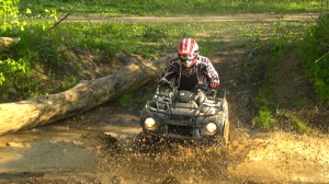 2015-kawasaki_brute_force_300_test_creek_mud_splash